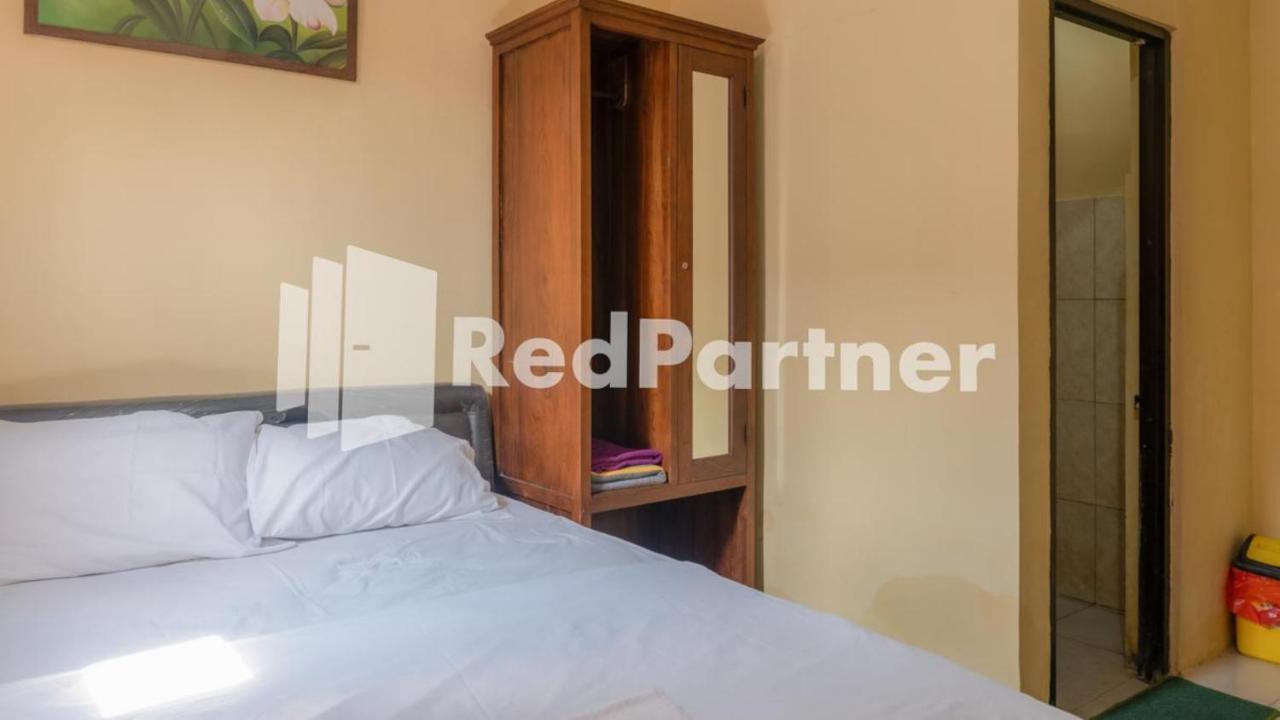 Vandhela Homestay Syariah Mitra Reddoorz Surabaya Exterior photo