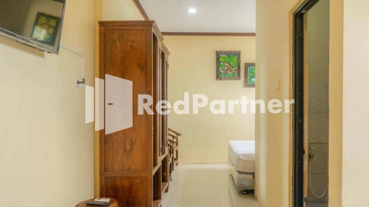 Vandhela Homestay Syariah Mitra Reddoorz Surabaya Exterior photo