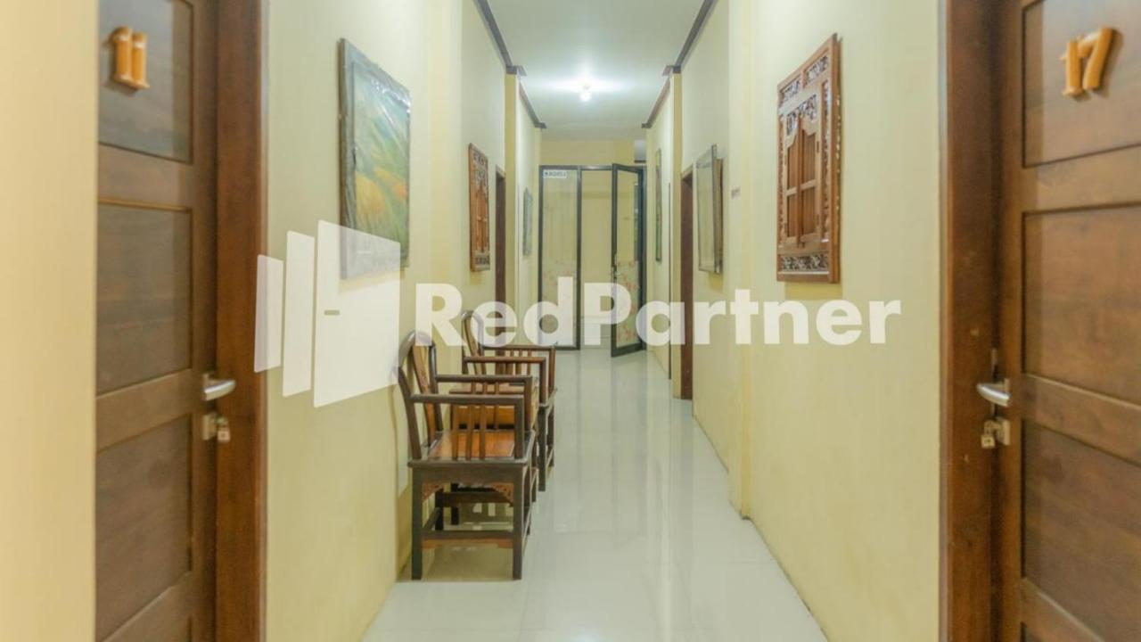 Vandhela Homestay Syariah Mitra Reddoorz Surabaya Exterior photo